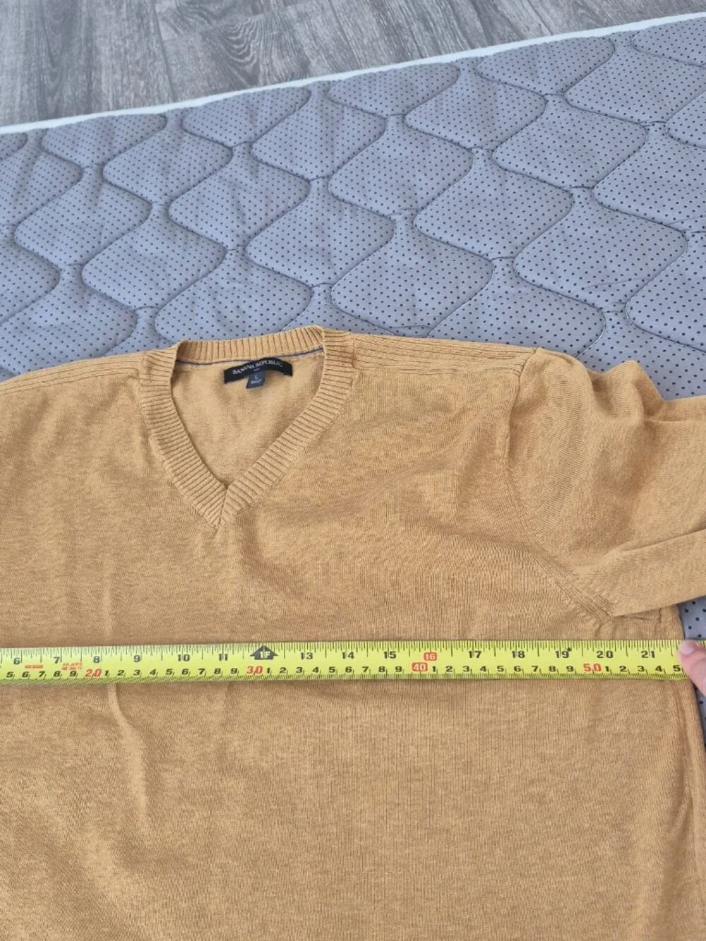 Banana Republic Mustard V-Neck Sweater 🍂 Men's Size L